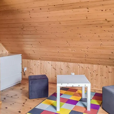 2 Bedroom Beautiful In Casa vacanze *